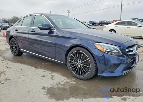 2019 Mercedes-Benz C 300 z USA, uszkodzony, nr VIN 55SWF8DB0KU304547